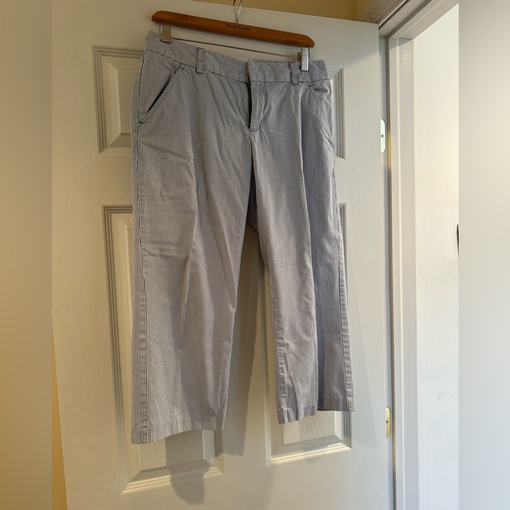 Old navy stretch size 8 striped navy and white cropped